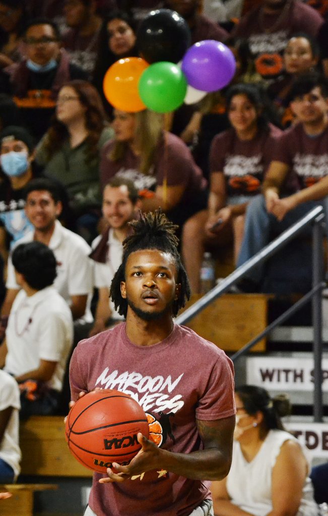 TAMIU men's basketball game