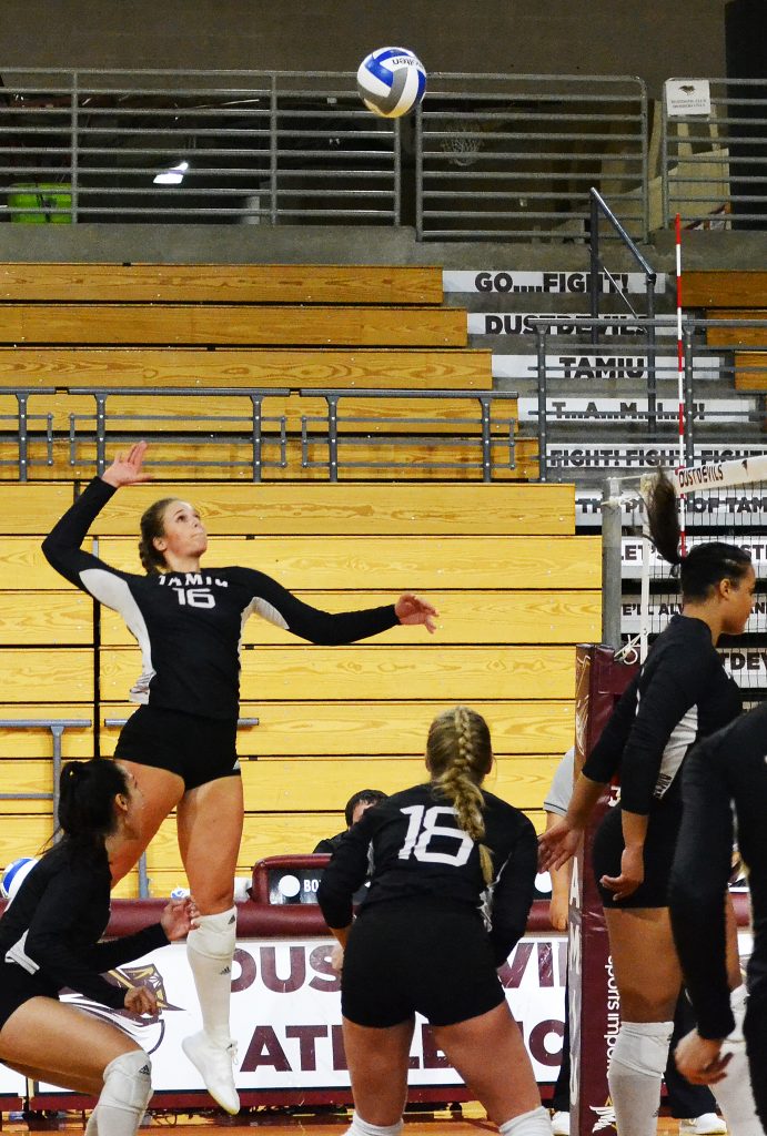 TAMIU volleyball game