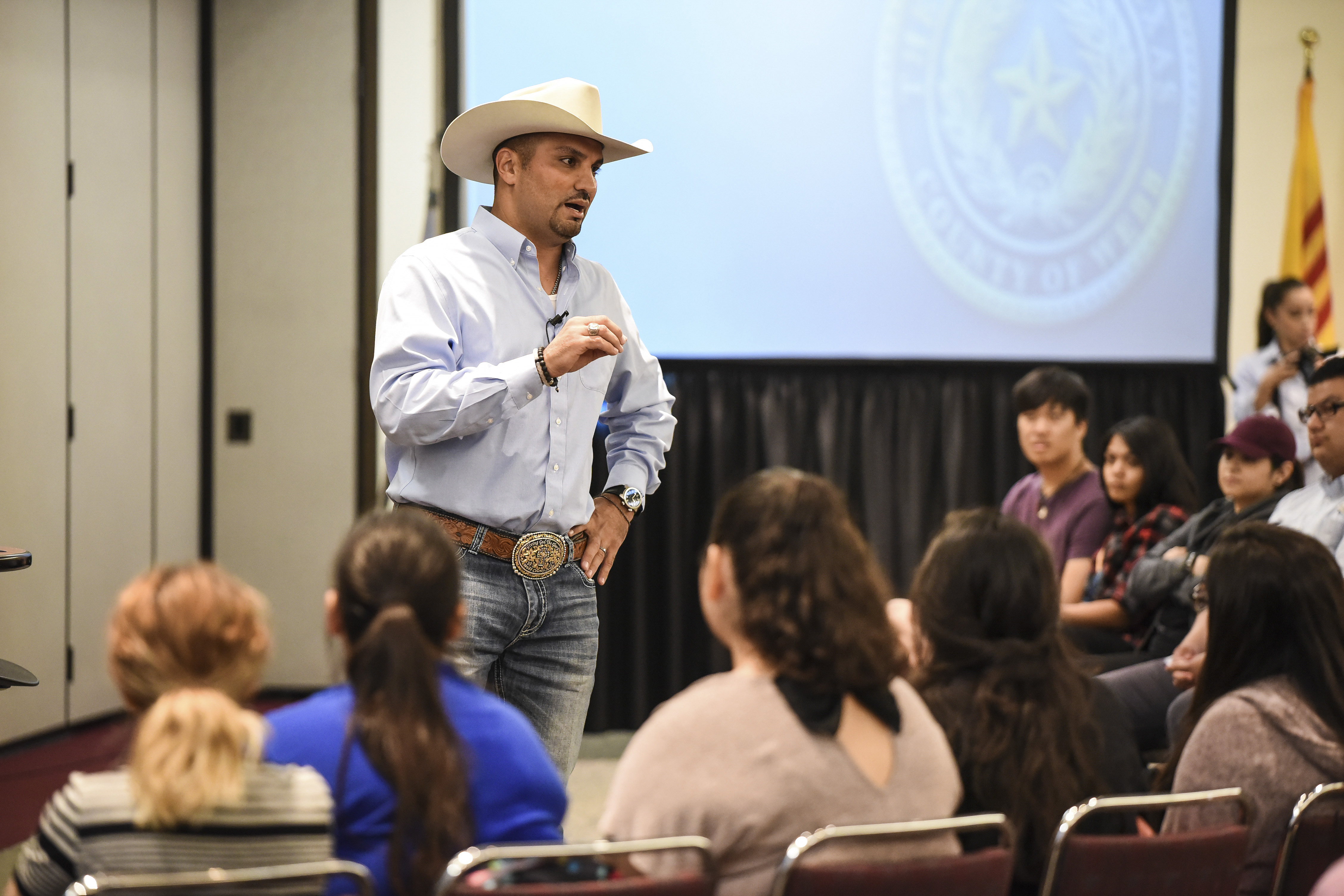 Judge visits TAMIU