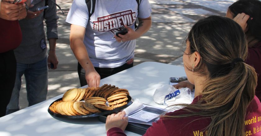 CAMPUS: SGA takes back Maroon Monday