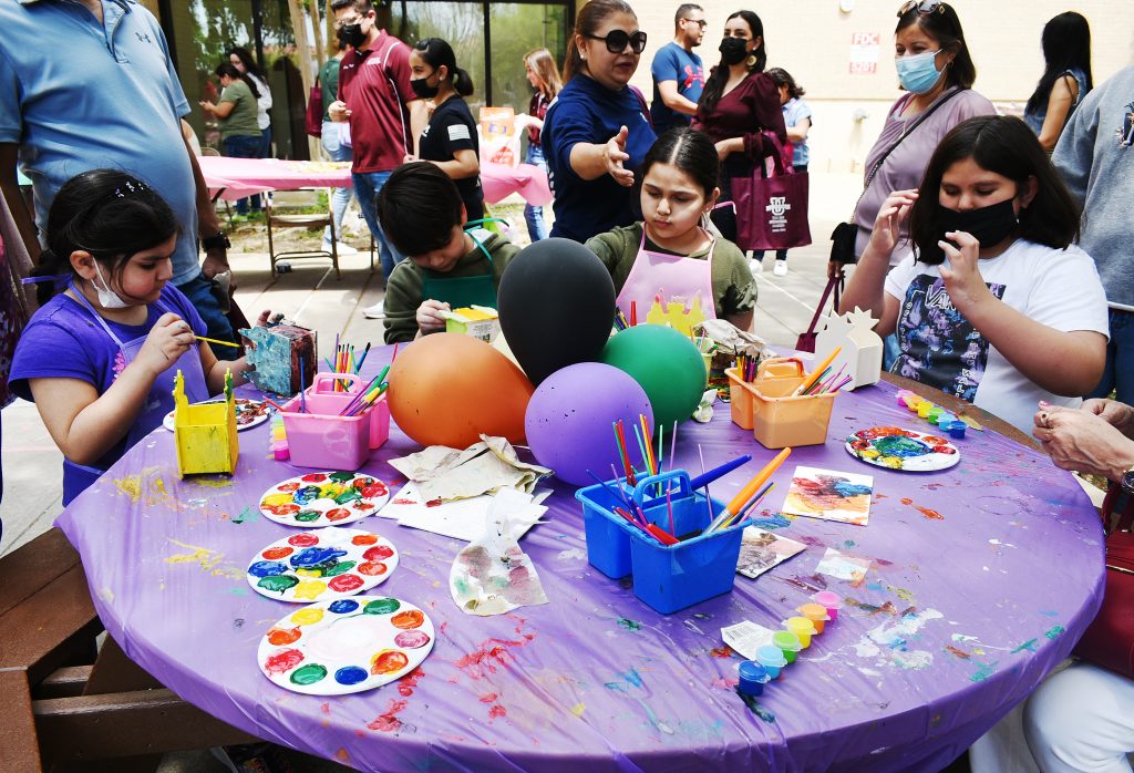 Children paint during Discover TAMIU