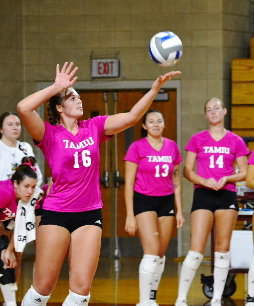 TAMIU Volleyball