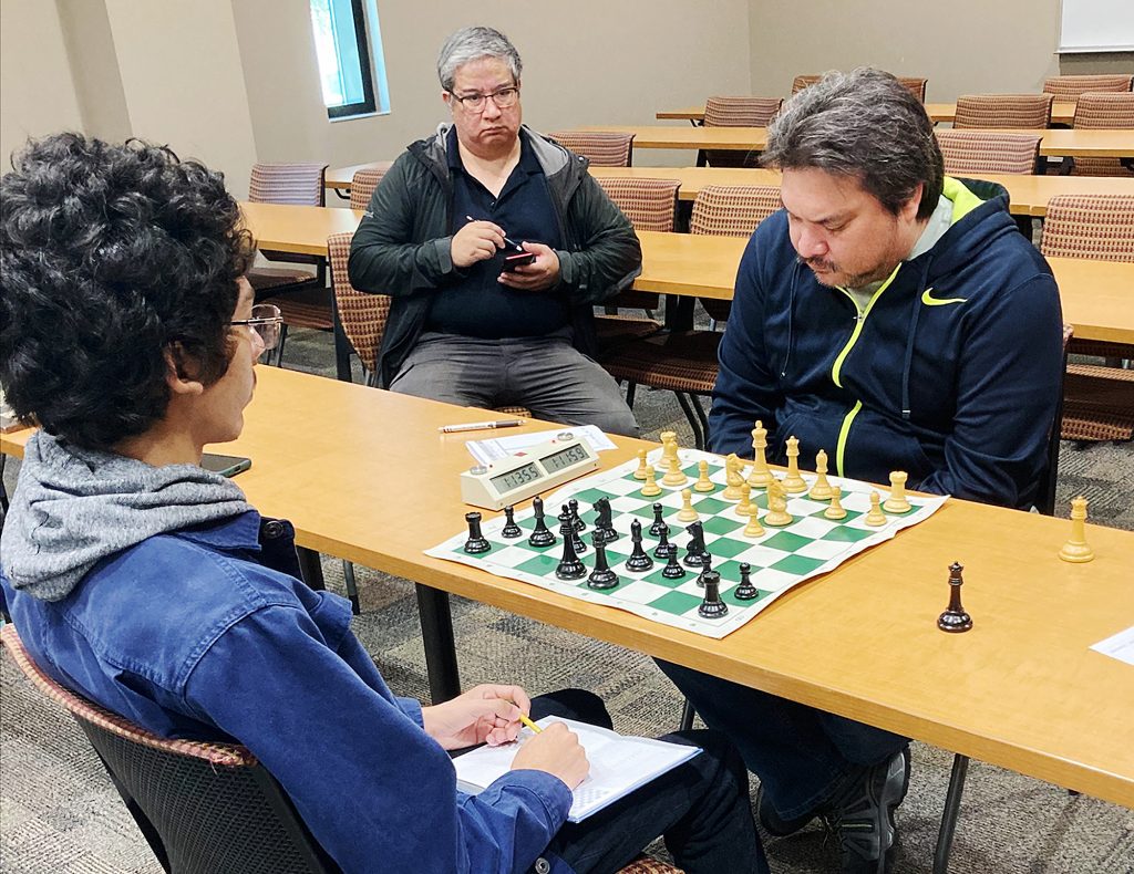 Sauceda vs. Rodriguez in a game of chess
