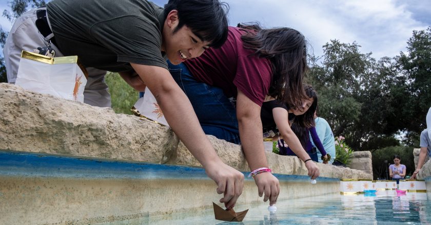 CAMPUS: Students illuminate Acequia Fountain with lanterns for Reading the Globe