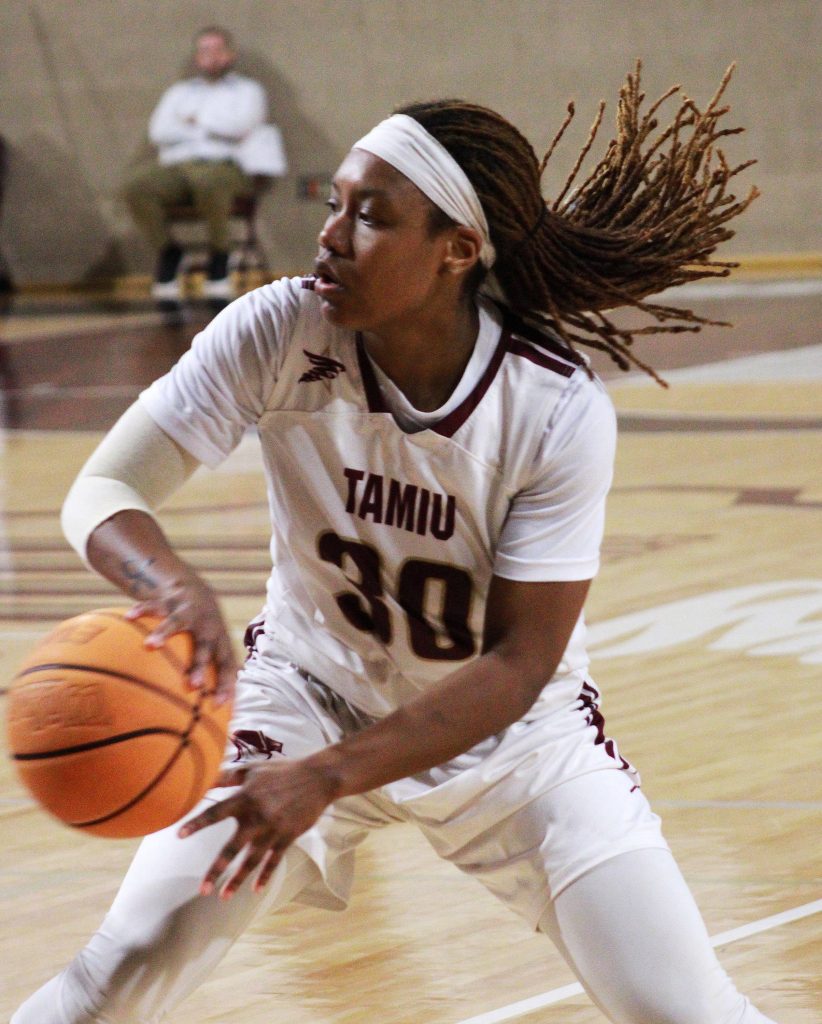 TAMIU women's basketball