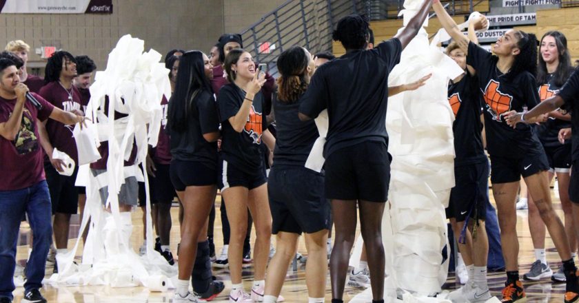 CAMPUS: Maroon Madness kicks off basketball season