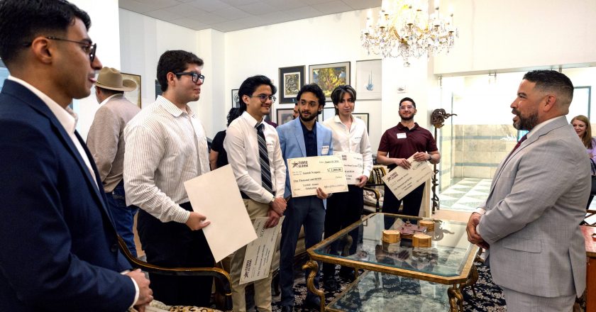 CAMPUS: TAMIU’s Alumni Association awards 12 student scholarships